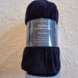 Swiss Collection twin size navy blue twin throw New